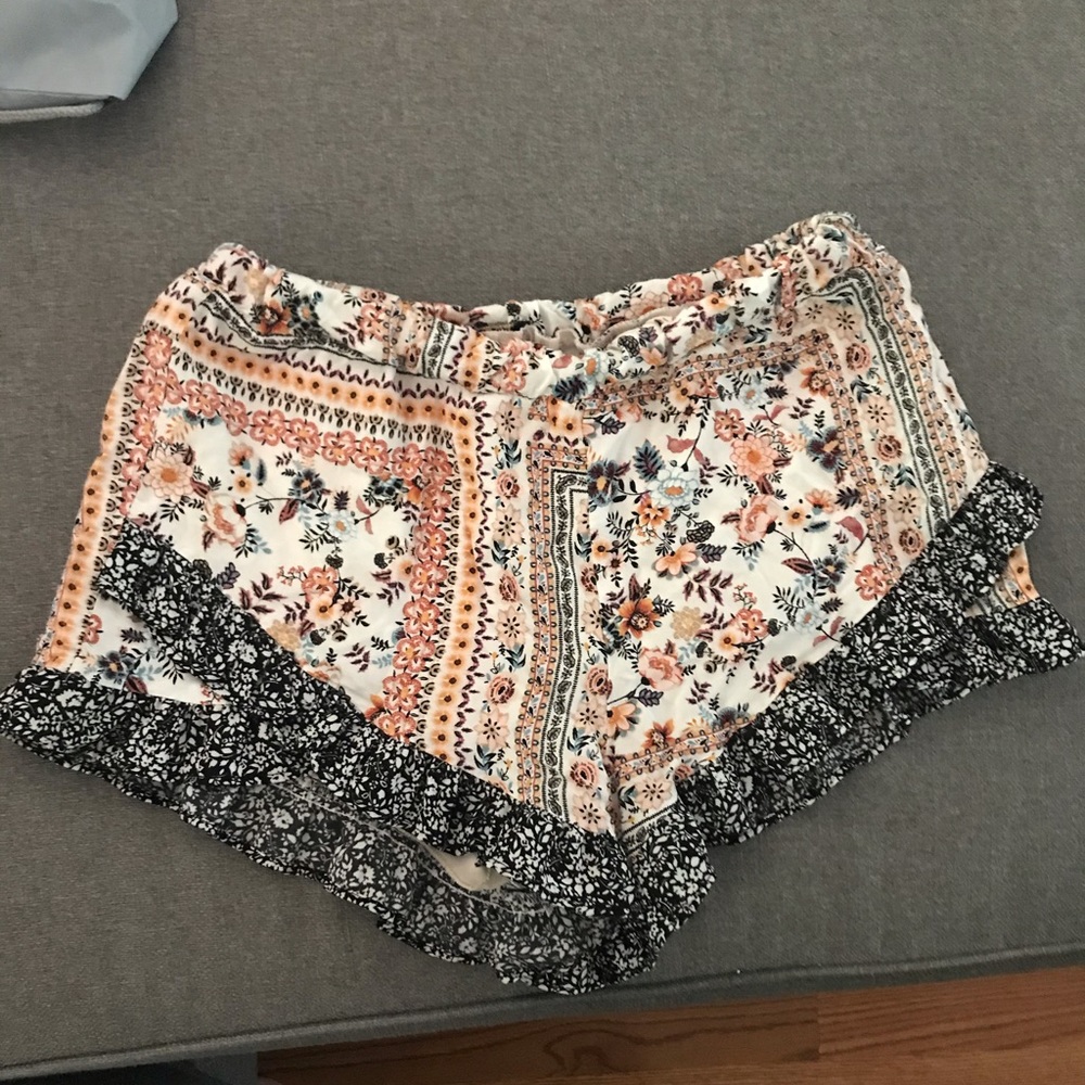 Dee Elle patterned shorts